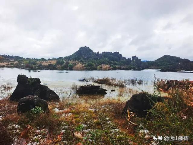 徒步石林蓑衣山、赏水上石林，遇降雨淅淅沥沥，收获特别的体验