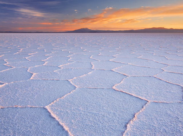 南美资源战打响！锂矿第一国弃华投美，中国10亿投资要打水漂？