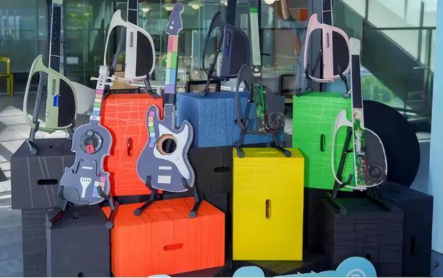 狂卖10亿的“没用”玩具，成了年轻人团建新宠