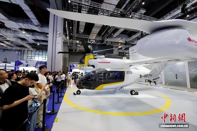中国低空经济产业在全球市场占据一席之地总共分几步？