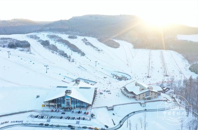 不用飞国外！吉林北纬43°，藏着世界级粉雪