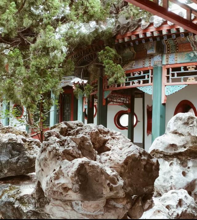 王林平随笔《秋季的浪漫：置身古庭院》