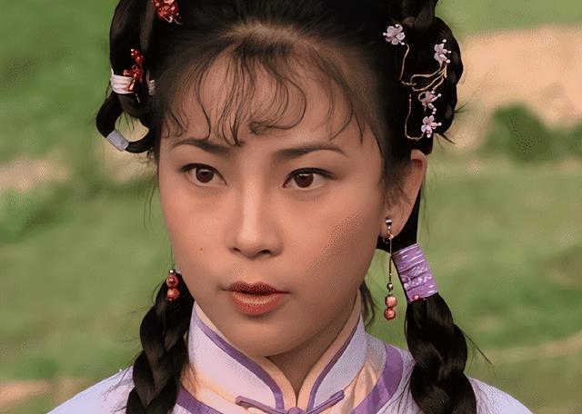 同是李连杰的基因，黄秋燕的女儿和利智的女儿差距太大，令人唏嘘
