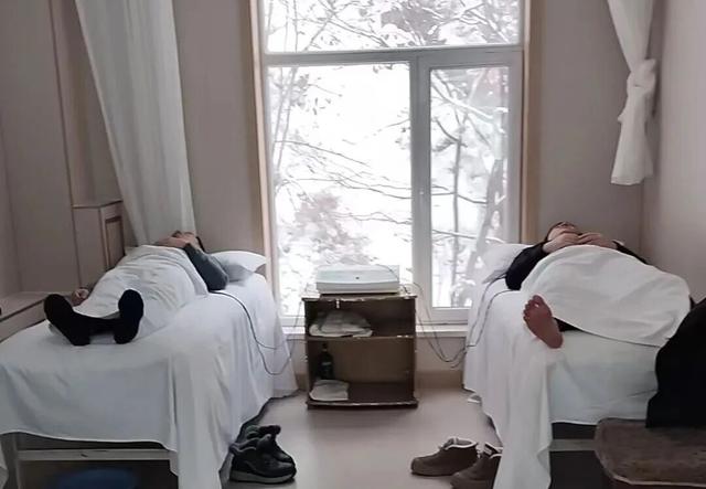 充电养生两不误丨温泉+理疗打造康养新体验，等您来解锁