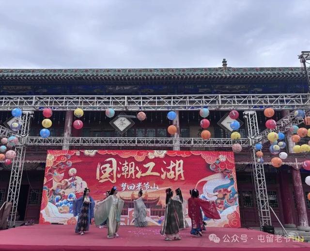 人人人从众人人人！老爷山景区国庆爆火！