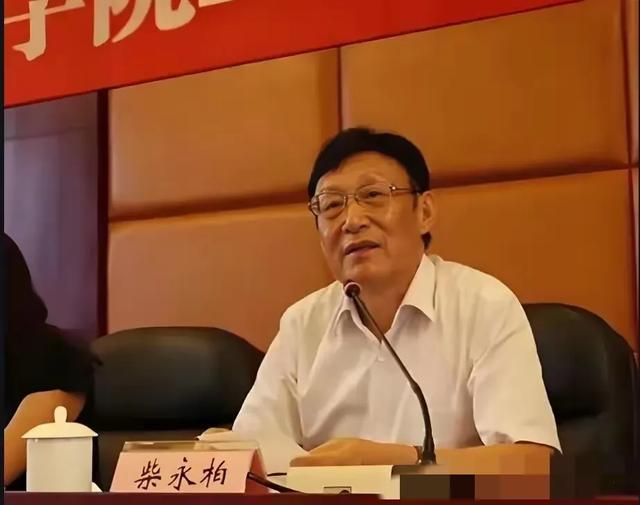 四川“色魔”院长，将大学变“后宫”，白天教授晚上“叫兽”