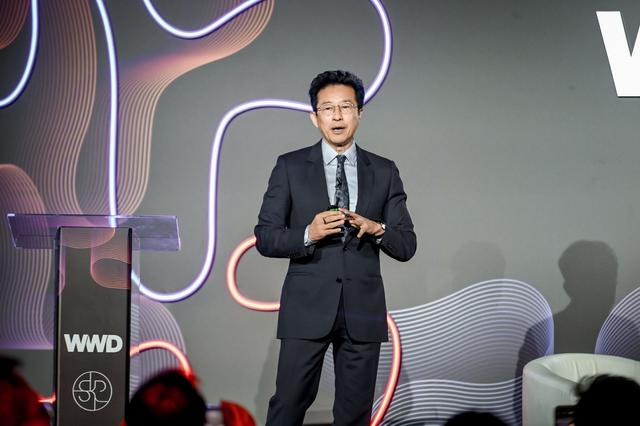 年薪300万！LV高管空降泡泡玛特，奢侈品牌与潮玩要擦出什么火花