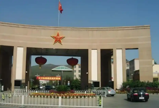 什么级别的军人，可以住军区大院？不是军人可以住吗？