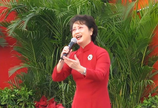 京剧女神李维康患病丈夫不离不弃，如今北京养老，北大女儿很孝顺