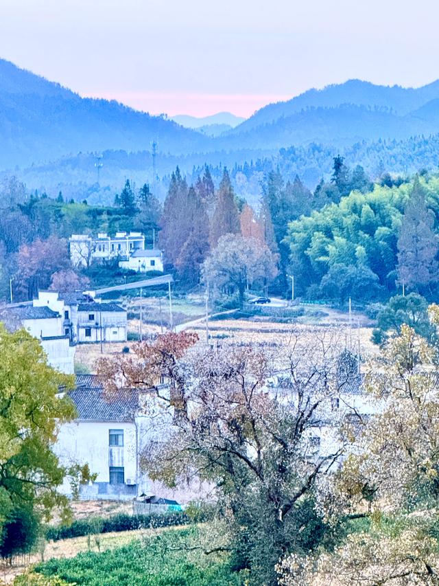 等待日出(黟县宏村镇卢村与奇墅湖)