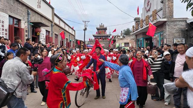 神木石峁遗址文化旅游区人气爆棚，精彩活动燃炸假期