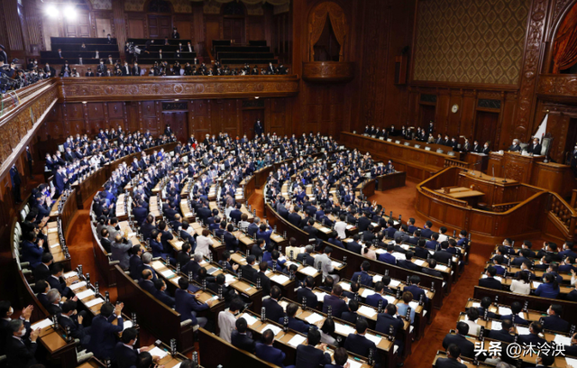 出大事了，轰炸机直逼东京，日本投票结果出来了，或迎首个核武器