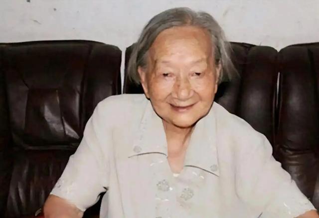 三过草地的女红军当农民，朱老总怒斥当地领导：你知道她是谁吗？