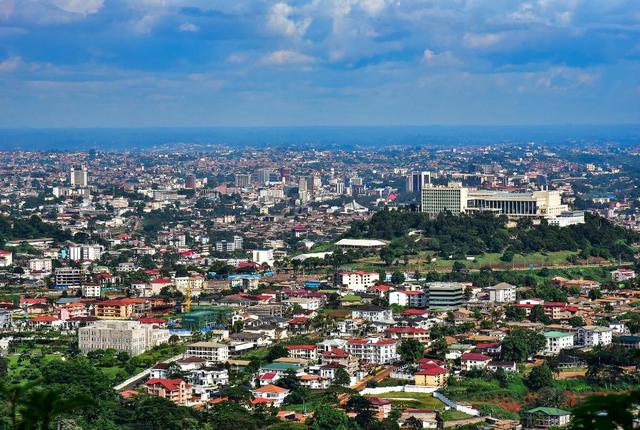 92岁总统连任遭亲女反水，宫廷内讧？非洲最强“裱糊匠”！