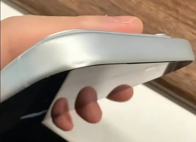 博主：iPhone 17一定要戴壳