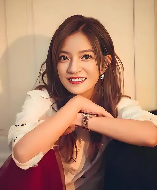1590万资产被冻结！劣迹艺人赵薇走投无路，将15岁女儿当救命稻草