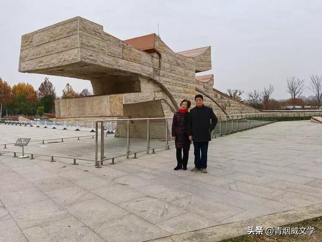 盘龙悠远银杏黄 水中学友情谊长