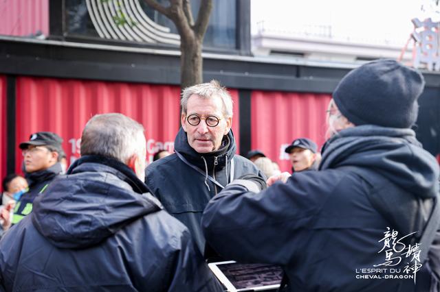 “龙马精神”杭州巡演50吨福兽引亚运之城万人空巷