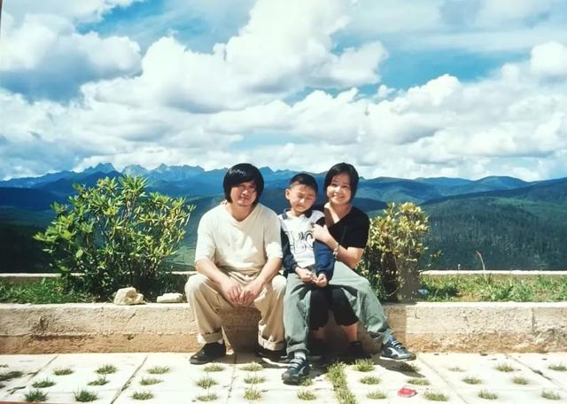他亲手将奶奶封存在网络世界里，让无数网友泪目