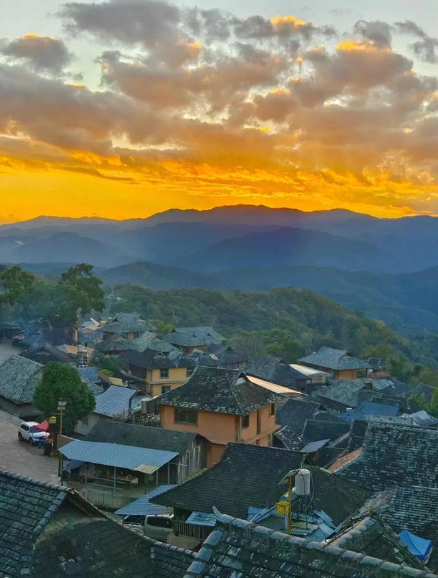 云南被严重低估的避暑地,均温20℃,比贵阳凉快,去了就不想回来