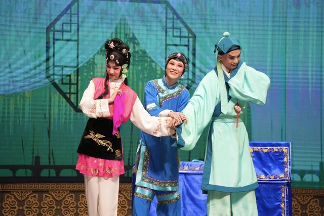 别再说年味淡了!这个春节,麻城把 “年味儿” 玩出新高度!