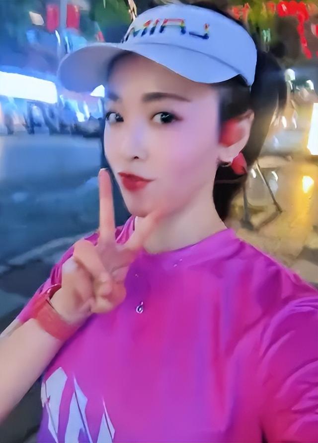 贵州跑圈“女神	”李绍艳去世	，年仅30岁，多次在马路上逆行摆拍