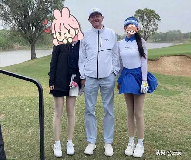 59岁王志文新照流出	，肚腩突出耳朵异常，网友猜测患有心脏类疾病