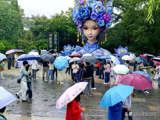 新华社原军事记者陶俊峰泉城美拍：《秋雨中游览大明湖》