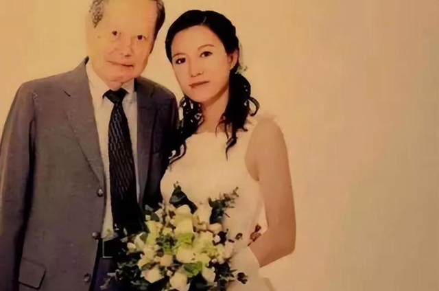 翁帆没有孩子、没有家产，但为什么说她才是真正的赢家？