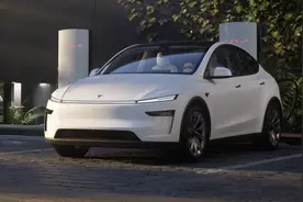 刚刚，新款Model Y 26万开卖，官方暗示有7座版图片