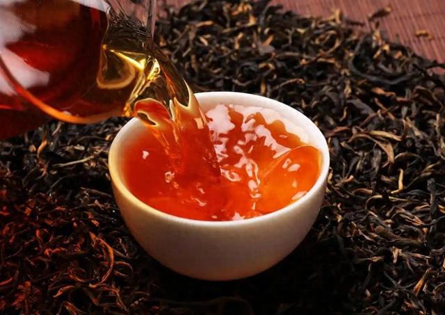红茶是血糖“杀手”？医生告诫：若想血糖正常，这4种茶不要贪嘴
