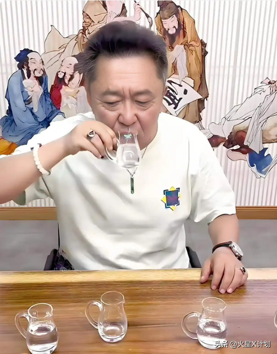 成“老赖”不到48小时，于谦被扒底朝天，杨议的爆料只是冰山一角