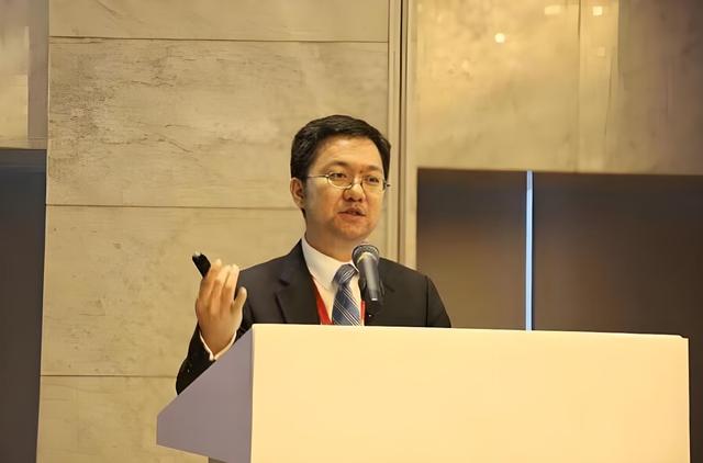 从关税战到卖“金卡” 特朗普在折腾啥