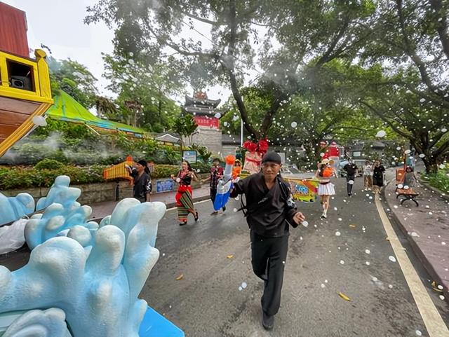 暑假玩什么？隐贤山庄泼水大巡游焕新登场！