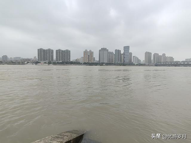 襄阳古城汉江风景很美