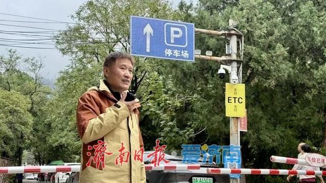 堵车不堵心，人多不误景，云边银杏正温暖风影