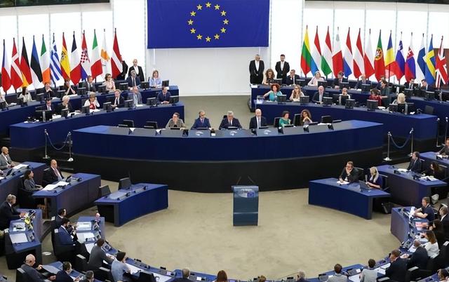 俄乌终极博弈：俄军强攻哈尔科夫，泽连斯基向30个国家求助