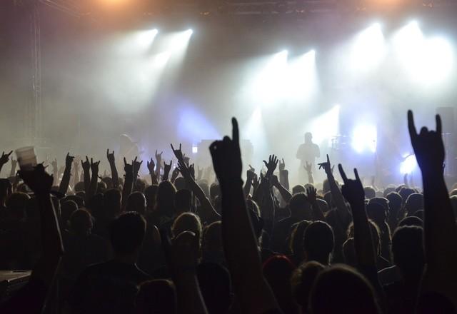 老婆的龙凤胎闺蜜，一个温柔一个火辣，她们说想和我玩个游戏