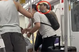 上海地铁出现嚣张男，殴打女性，怒怼乘客，无码画面流出，出名了图片