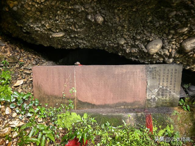 川陕交界的210国道上，有唯一的一段单行线，藏着蜀道上两个秘密