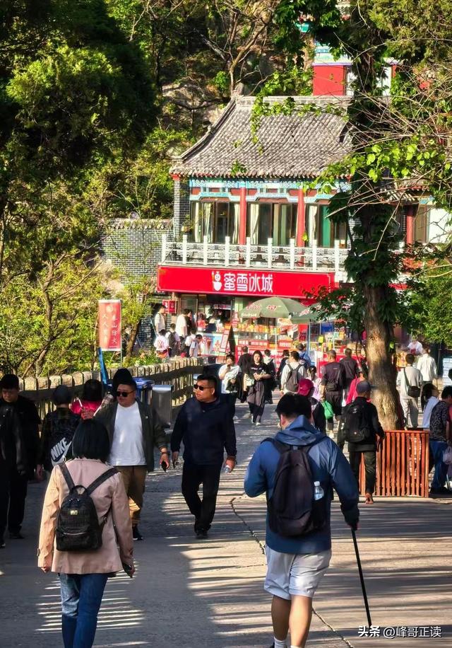 大量美国游客涌入中国，玩了几天后，不吹不黑，中国比美国强多了