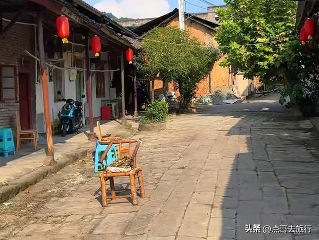 成都龙泉山下，最低调的古场镇，停留在80年前，公交车1元直达！