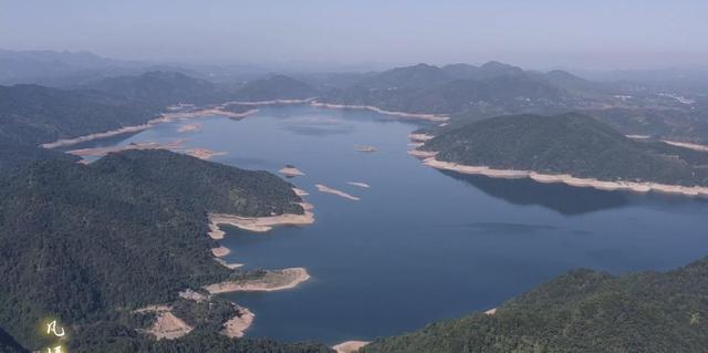 18735位村民含泪告别故土，千年古镇沉入水底