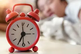 晚间数星星到崩溃，白天则昏昏欲睡。细数名人们的睡眠障碍之痛！图片