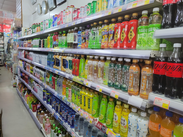 日本饮料巨头：年赚中国65亿，用汉字伪装，被误认成是中国品牌