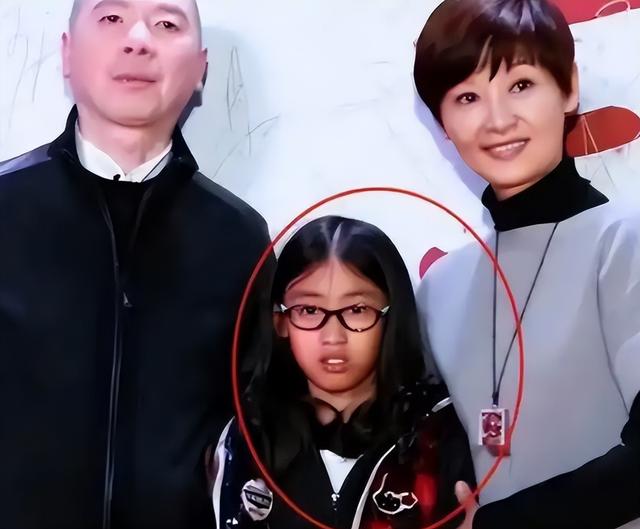 演都不演了！徐帆回应离婚后	，冯小刚和养女双双撕下她的“体面”