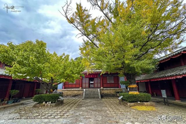 探访丽江现存最古老的庙宇，了解到纳西人心目中的保护神——三多