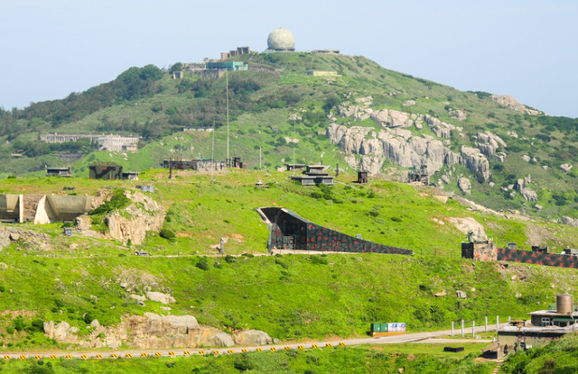 东引岛：距离大陆仅50公里，武装严密，山体竟早就已被全面挖空！​