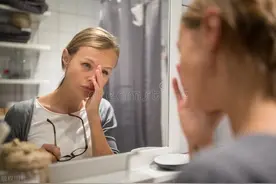 早晨起床后变成肿眼泡？有3个原因，建议大家逐一排查图片