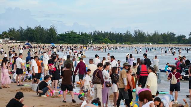 万宁“双节”成绩单：揽金3.8亿元，接待游客57.47万人次